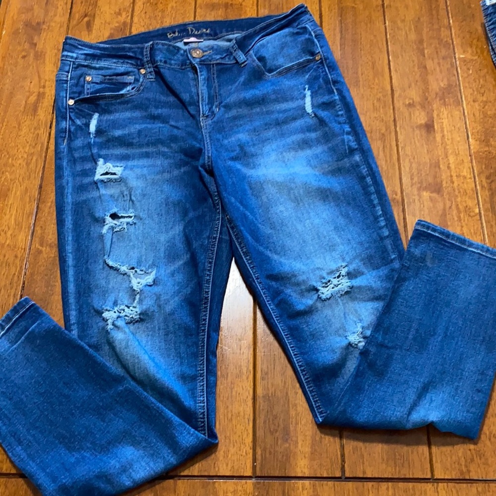 Women’s Skinny Jeans Mid-Rise Distressed